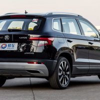 Volkswagen Taos и Skoda Karoq на фоне гибридного кроссовера Geely Atlas Pro — икра нюансов!
